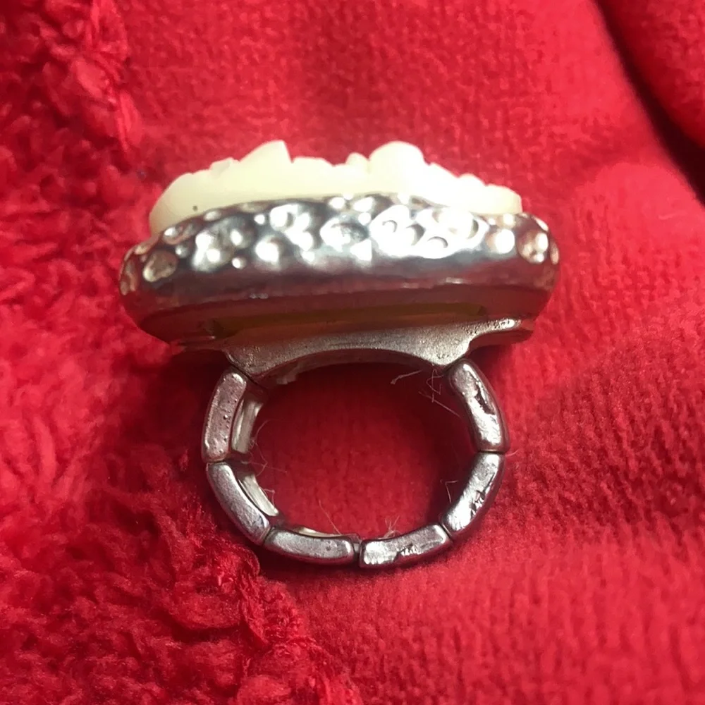 Oversized Ring - Picture 8 of 8